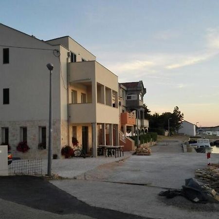 Apartments By The Sea Simuni, Pag - 18386 Kolan Exterior foto