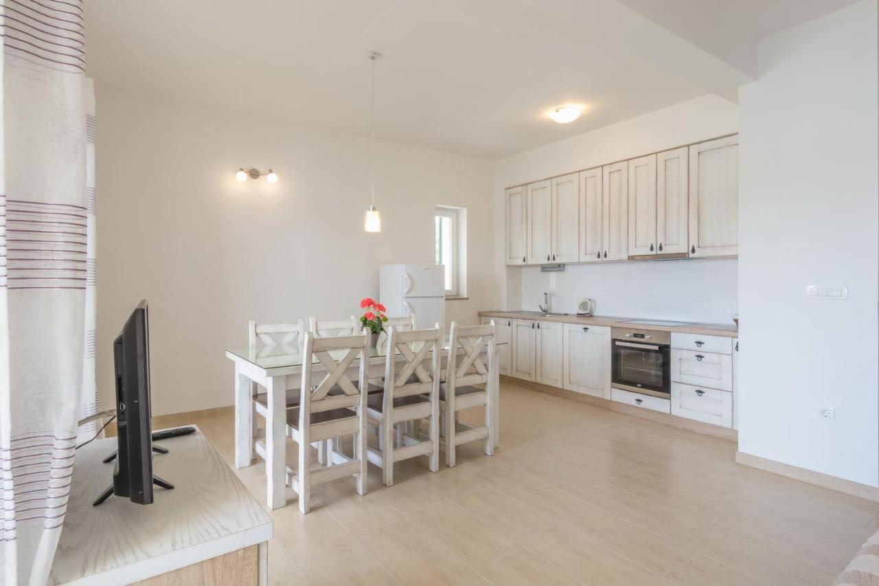 Apartments By The Sea Simuni, Pag - 18386 Kolan Exterior foto